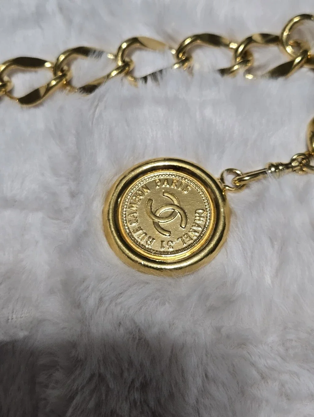 🔥 CHANEL 1950-1970 CC Gold Plated Logo Plate Rue Cambon Medallion Chain 🔥